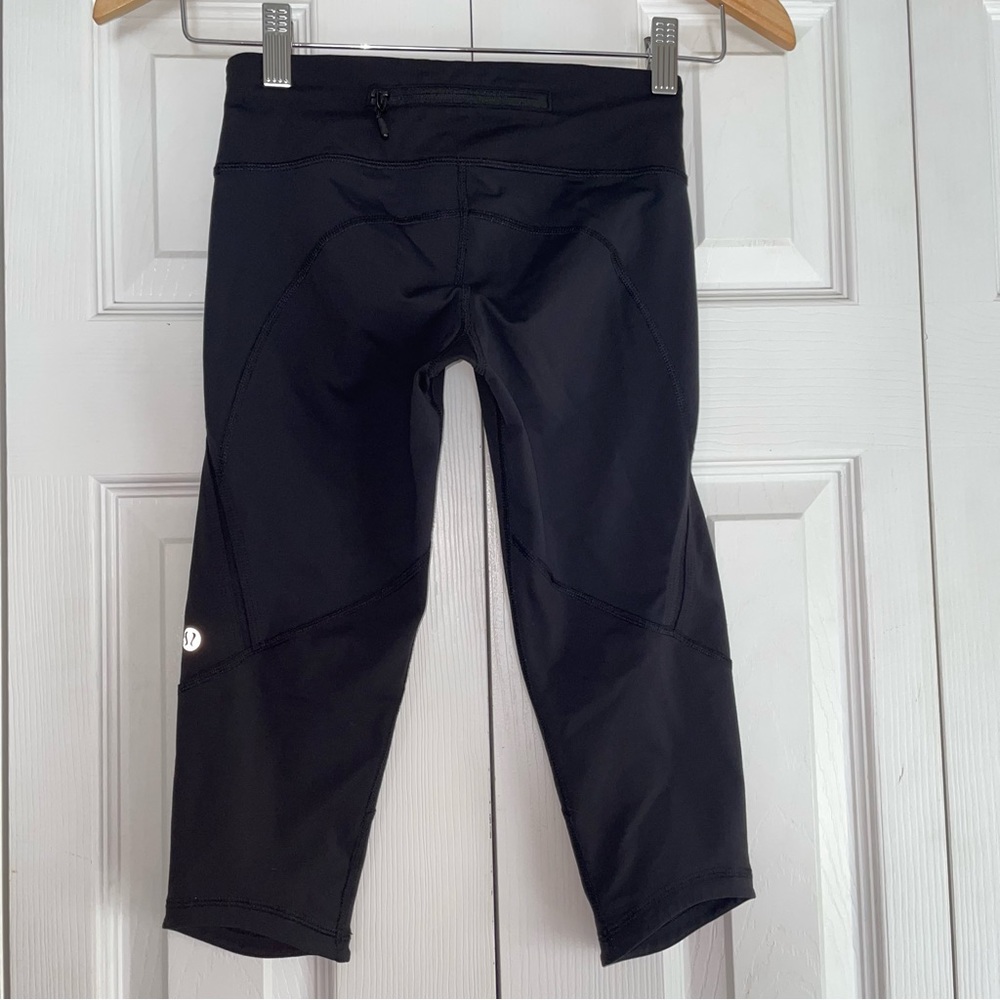 Lululemon crop leggings size 2 - Picture 2 of 10